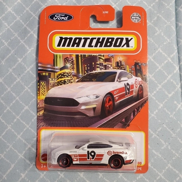 2021 Matchbox '19 Ford Mustang Coupe #82/100 Collectible Car - Picture 1 of 5